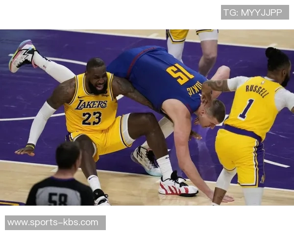 詹姆斯谈比赛防守表现与争议判罚的感受与看法